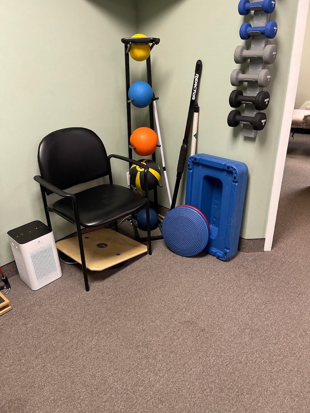 Advanced Physical Therapy of Westbury | 265 Post Ave # 140, Westbury, NY 11590 | Phone: (516) 333-8052