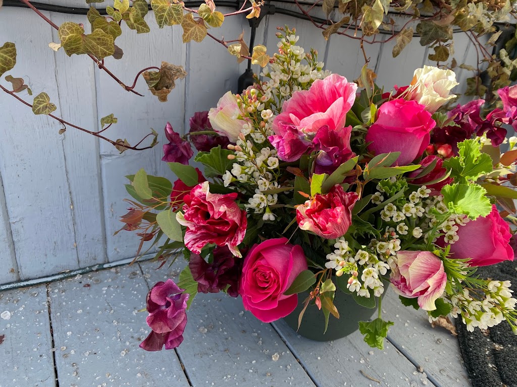 Ivy League Flowers & Gifts | 56475 Main Rd, Southold, NY 11971 | Phone: (631) 765-6500