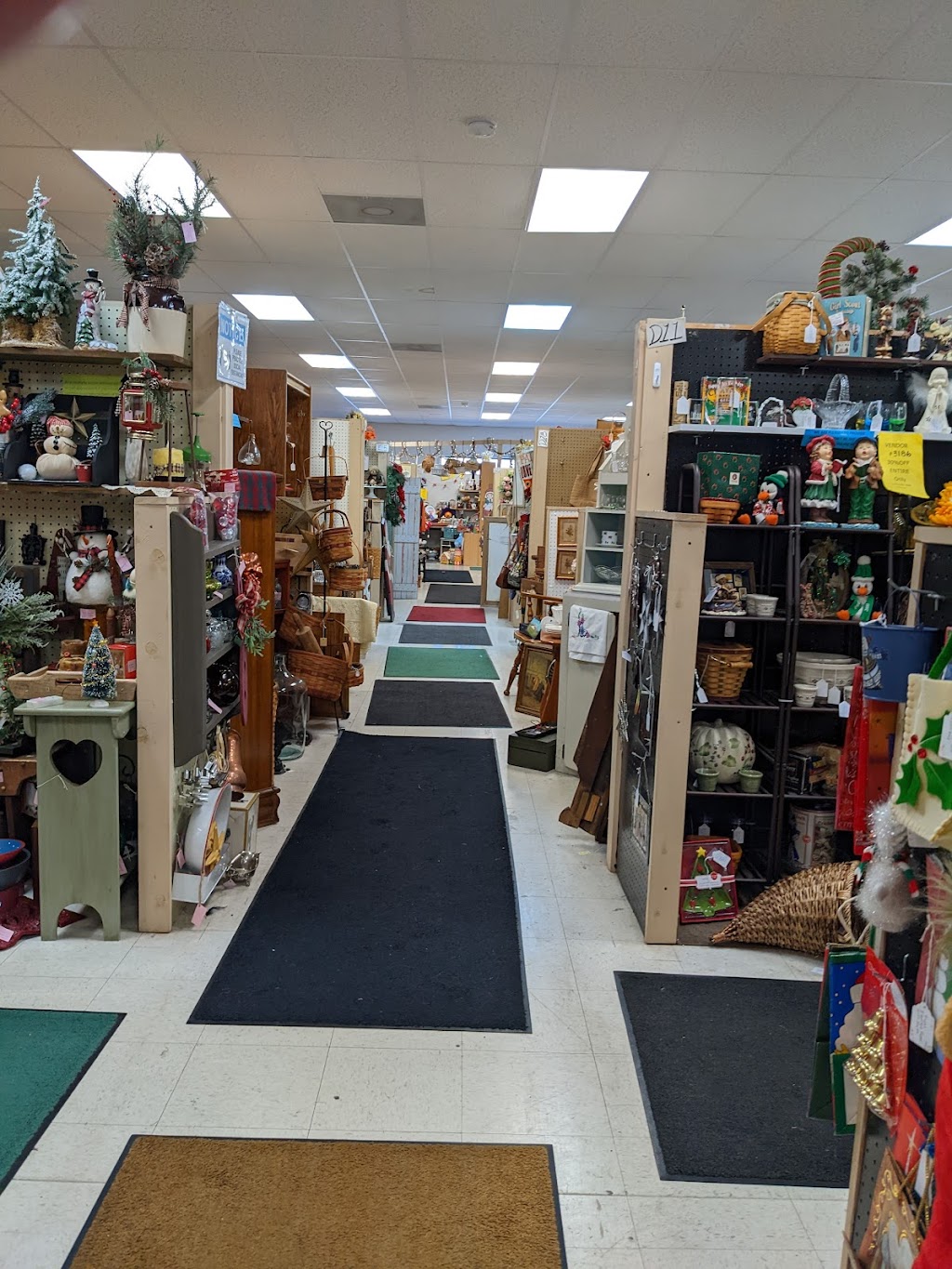 Grapevine Antiques & Craft | Behind CVS Pharmacy, 137 Erin Ln, Brodheadsville, PA 18322 | Phone: (570) 992-4525