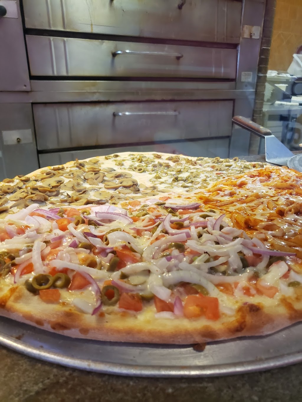Shelis Pizza and Cafe | 126 Maple Ave, Spring Valley, NY 10977 | Phone: (845) 426-0105