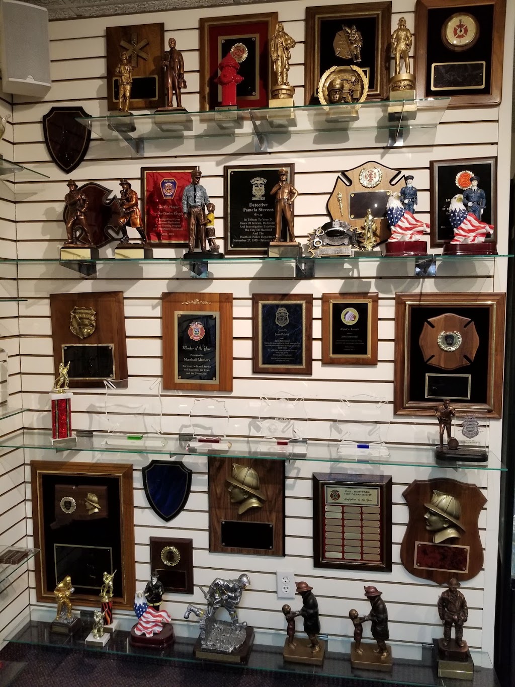 Discount Trophy Awards Center | 1052 Main St, East Hartford, CT 06108 | Phone: (860) 289-6900